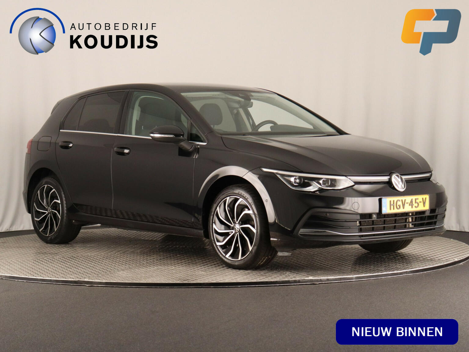 Volkswagen-Golf-0