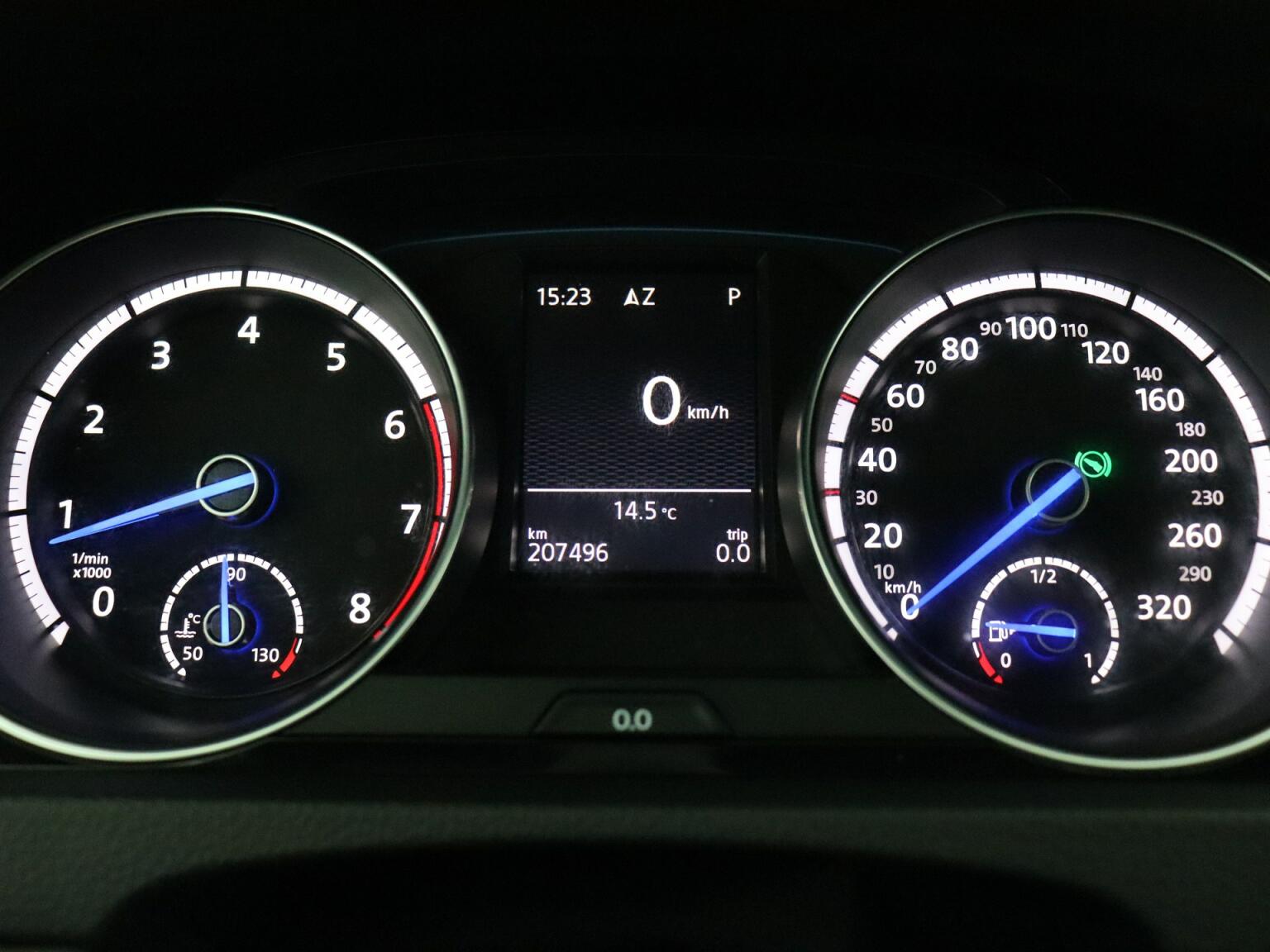 Volkswagen-Golf-13
